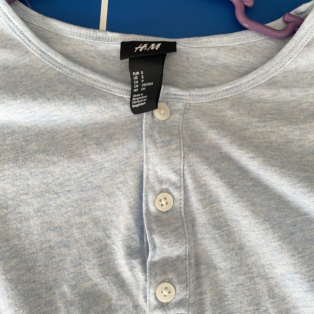 H&M long sleeve tee - Picture 2 of 2